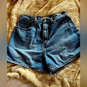 Levi’s High Loose Denim Shorts…size 29… good condition